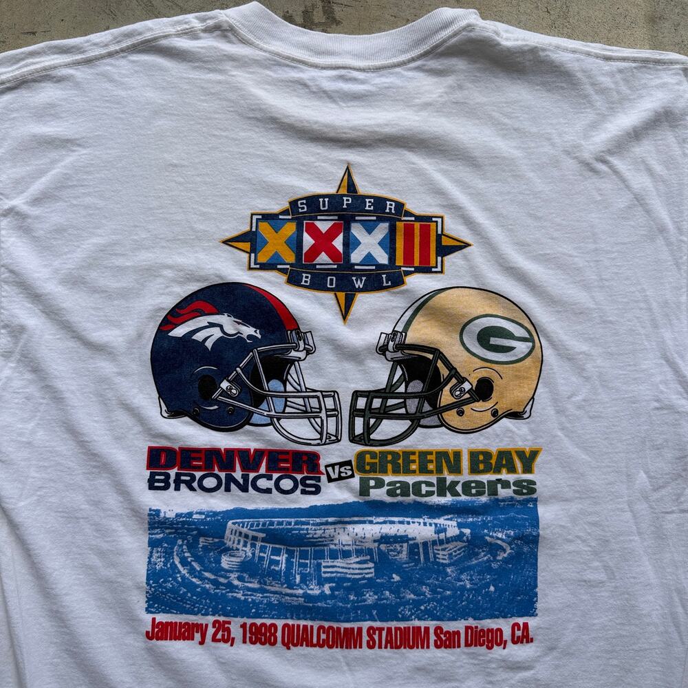 Vintage 1998 Super Bowl XXXII Denver Broncos vs Green Bay Packers T-Shirt